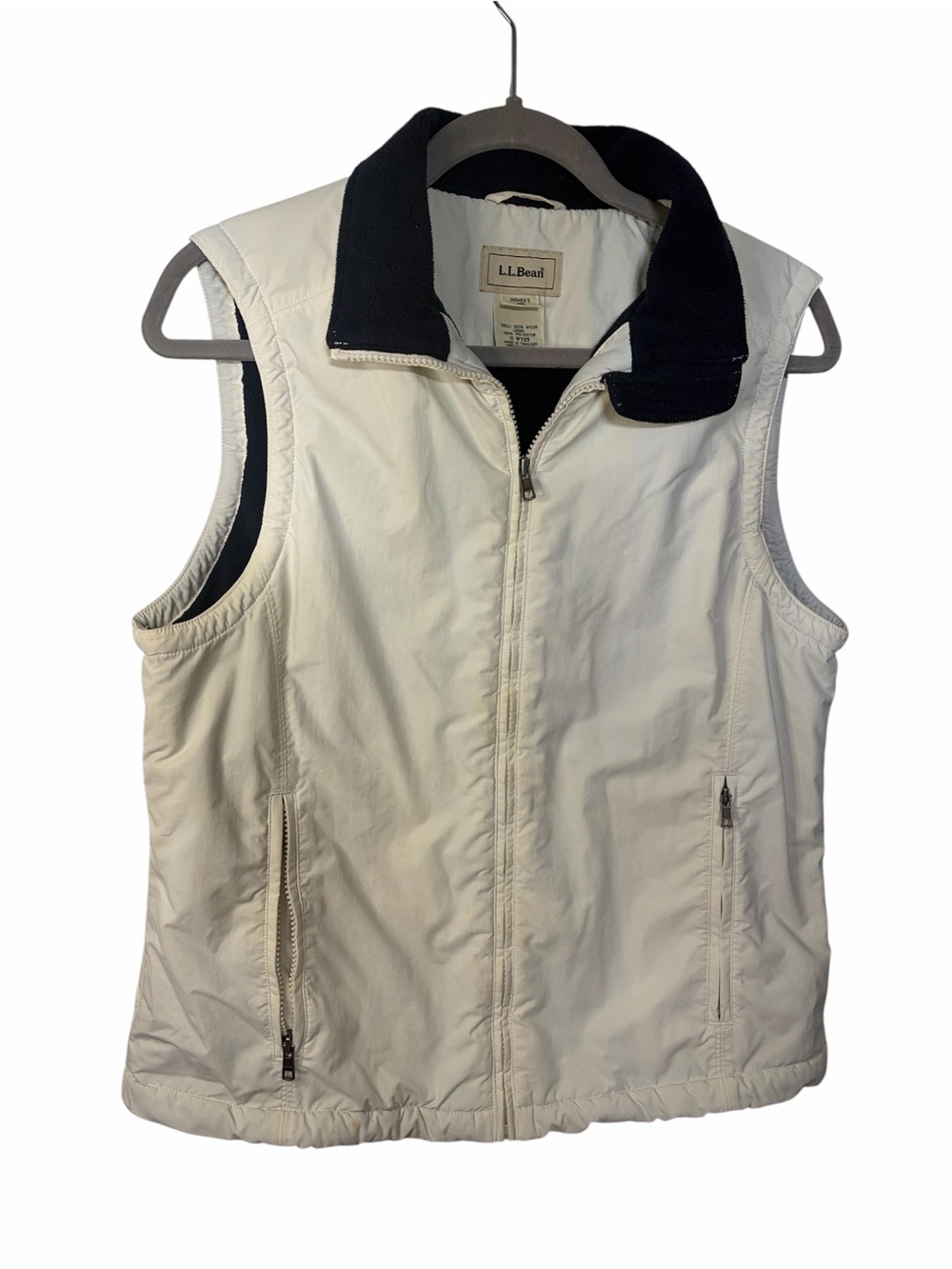 L.L. Bean Women's White Puffer Vest with Contrast Collar M
